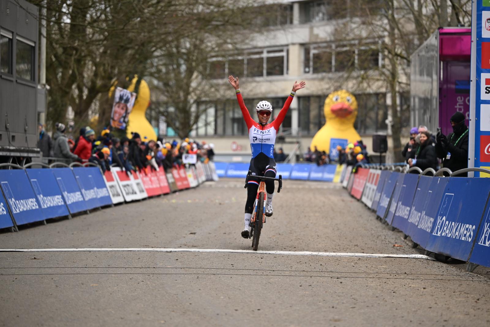Sterke slotmanche in Brussel van Alvarado