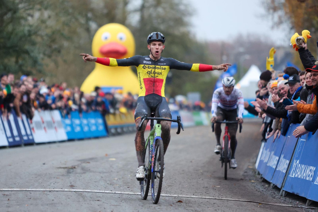 Thibau Nys wint Flandriencross