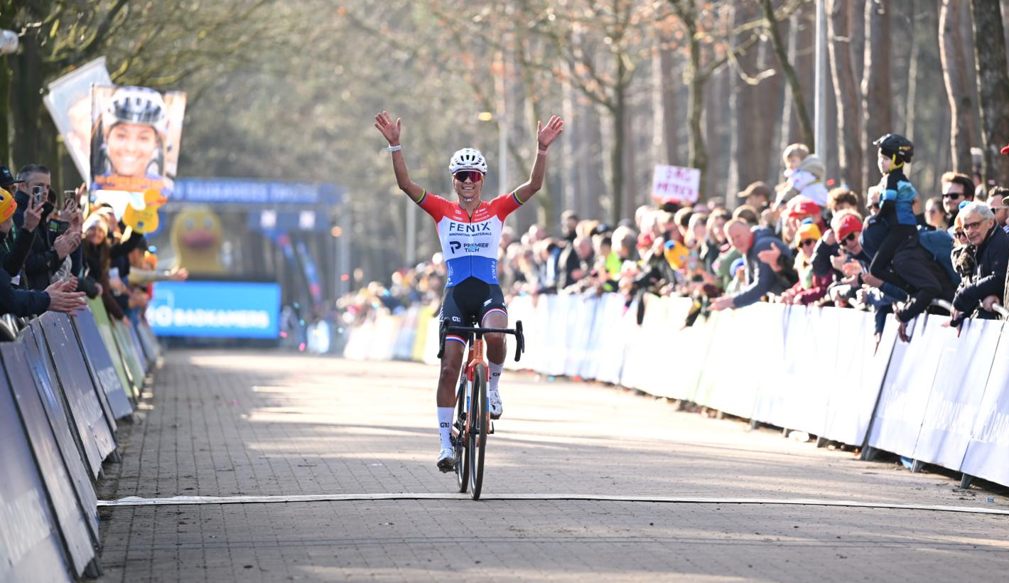 Alvarado zegeviert met lange solo