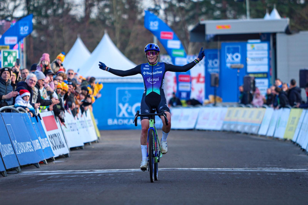 Lucinda Brand knoopt de zeges aan elkaar