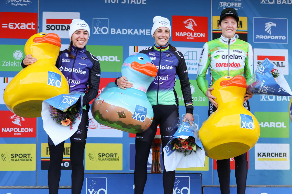 podium dames credit Yefrifotos..jpeg (226 KB)