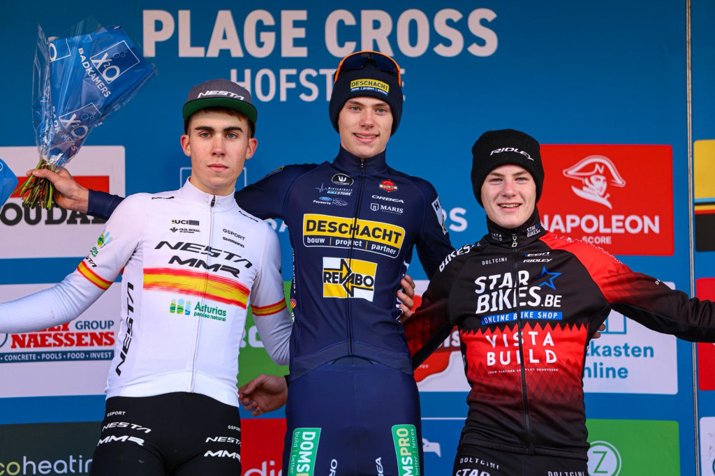 podium junioren credit Yefrifotos..jpeg (209 KB)