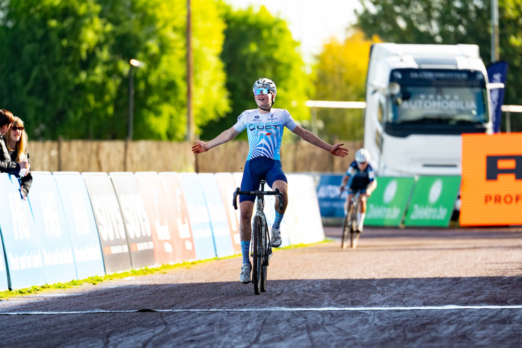 Vanhaverbeke en Huys winnen juniorenberencross