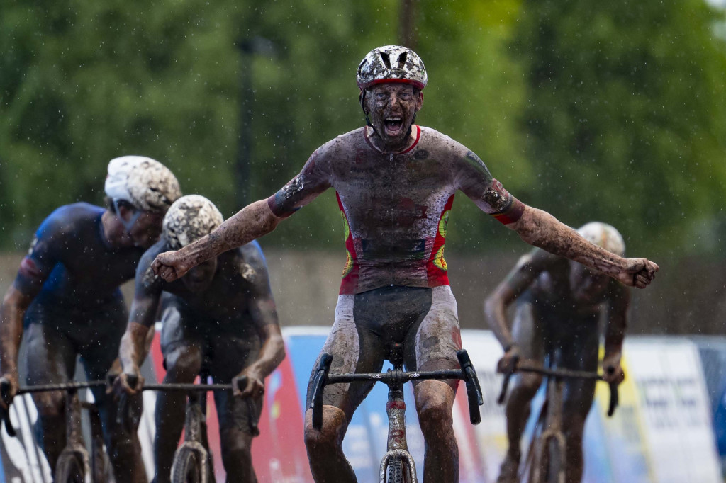 Michael Vanthourenhout vinkt Berencross voor 4de keer af