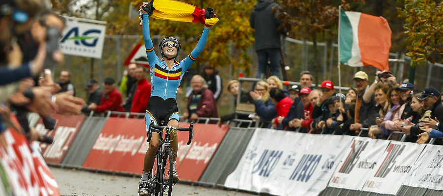 'Topteams staan in de rij voor Femke Van den Driessche'