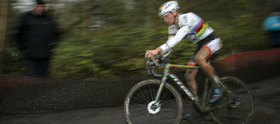 Mathieu van der Poel: 'Terugval in finale was ingecalculeerd' (video)