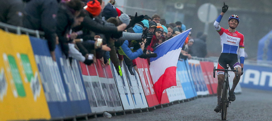 Andermaal Van der Poel, maar verschil met Van Aert is klein