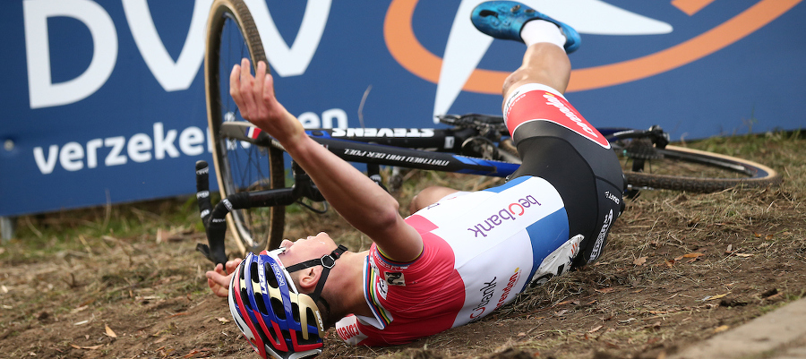 Van der Poel bedwingt Koppenberg, maar niet van harte