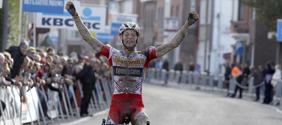 Ardooie: Michael Vanthourenhout wint, Stybar scheurt schouderligamenten