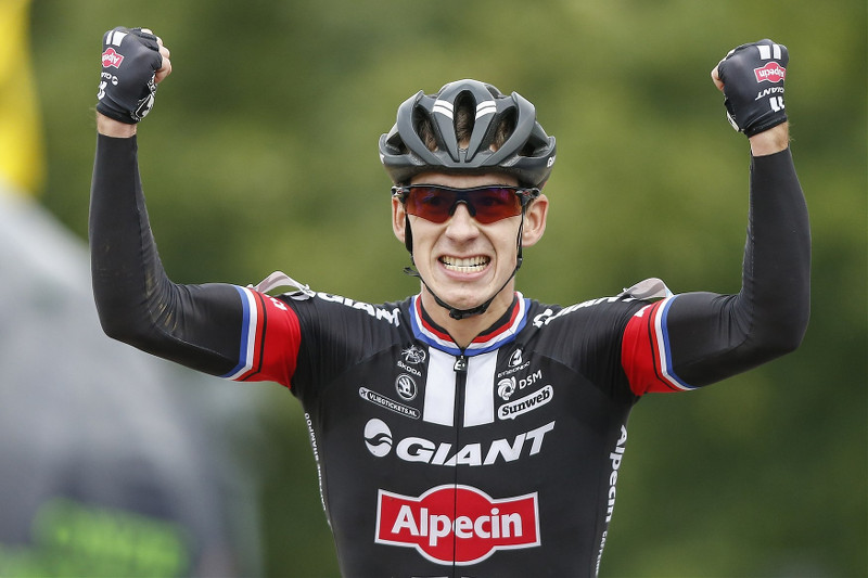 Van der Haar heerst op zijn Cauberg, Van Aert blijft WB-leider