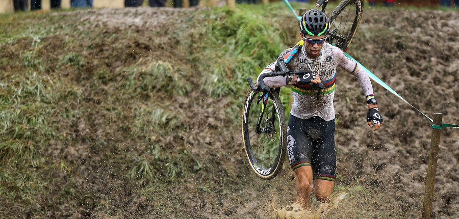 Van Aert en Cant genieten van West-Vlaams modderfeest