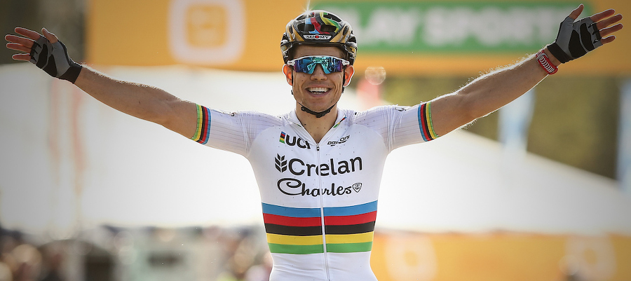 Van Aert juicht in Boom. Van der Poel valt en is SP-leider af