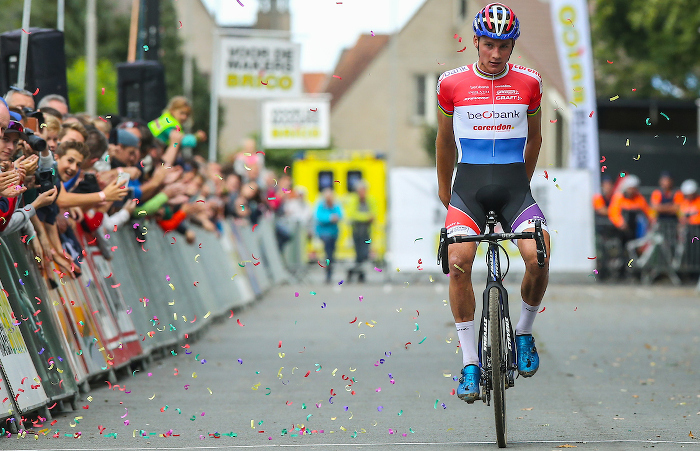 Mathieu van der Poel met eerste kunststukje in Eeklo 