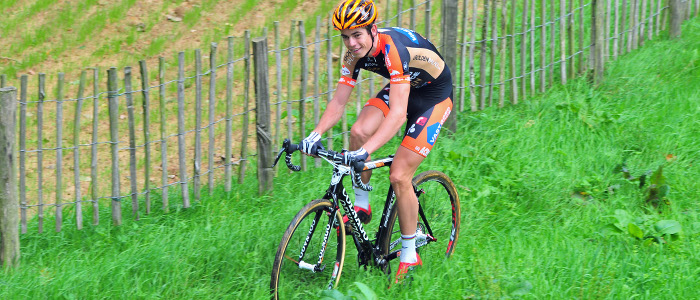 Wout Van Aert rijdt Bpost Bank Trofee bij de profs